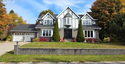 5 Hamilton Place, Corner Brook A2H6Z1, Newfoundland & Labrador