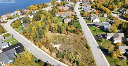 27 Bowater Boulevard, Pasadena A0L1K0, Newfoundland & Labrador