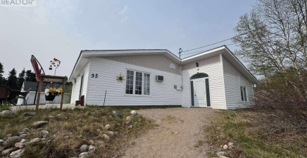 35 Montague Street, North West River A0P1M0, Newfoundland & Labrador
