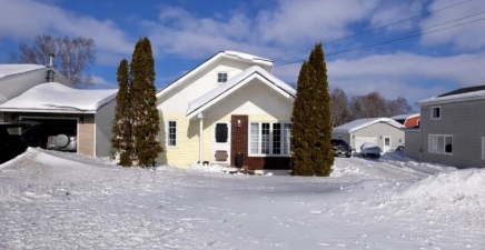 14 Kings Ridge Road, Botwood A0H1E0, Newfoundland & Labrador