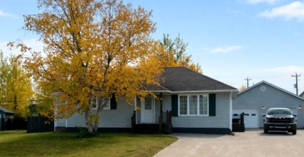 10 Maple Crescent, Labrador City A2V1Y1, Newfoundland & Labrador